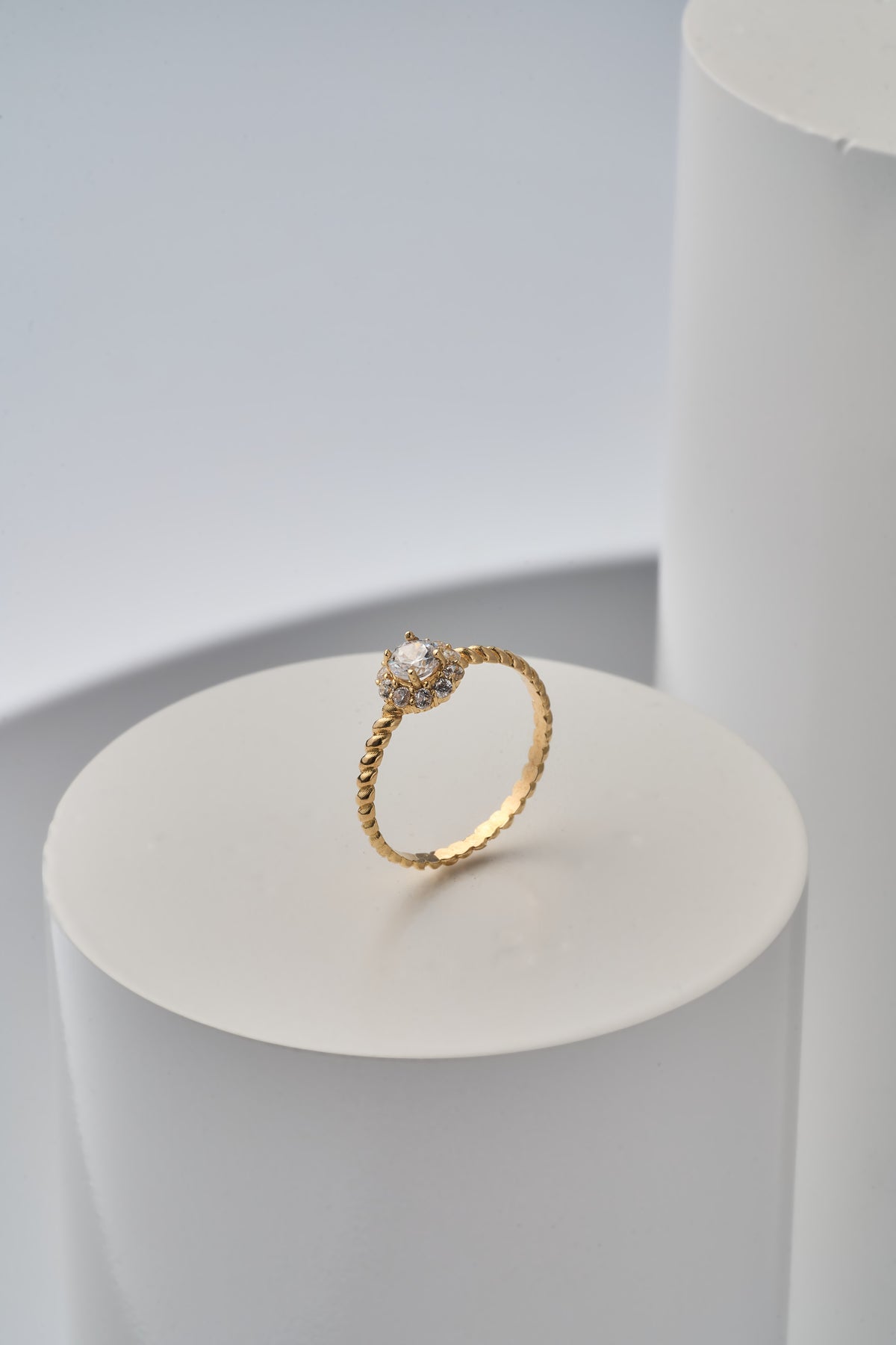 Anillo solitario ponquesito aro entorchado