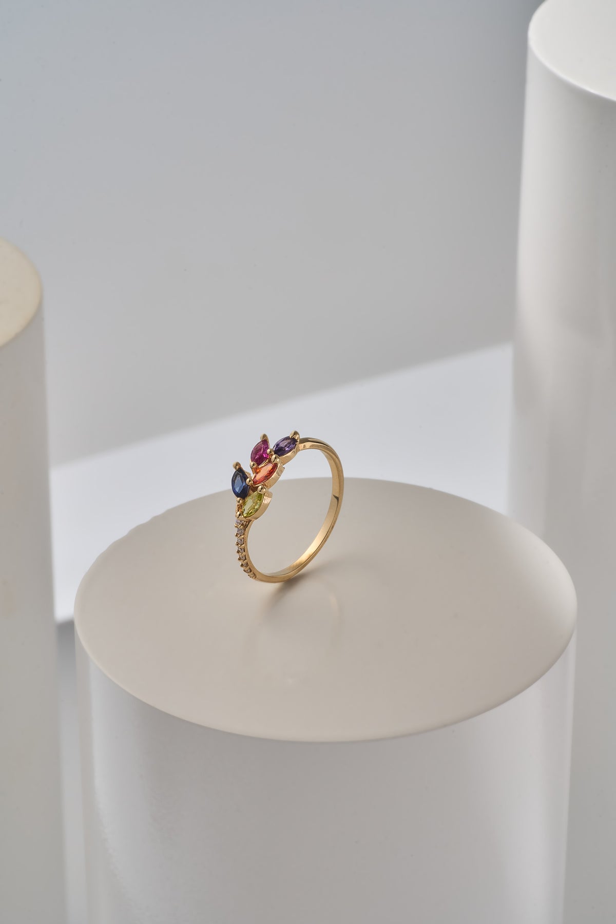 Anillo tipo ramita marquís piedra de colores