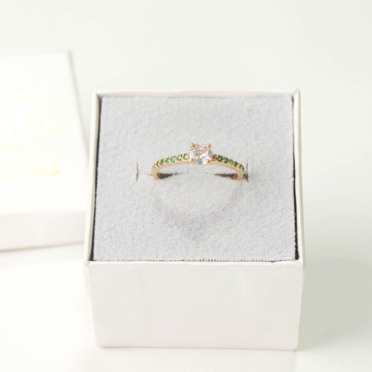 Anillo solitario infinito
