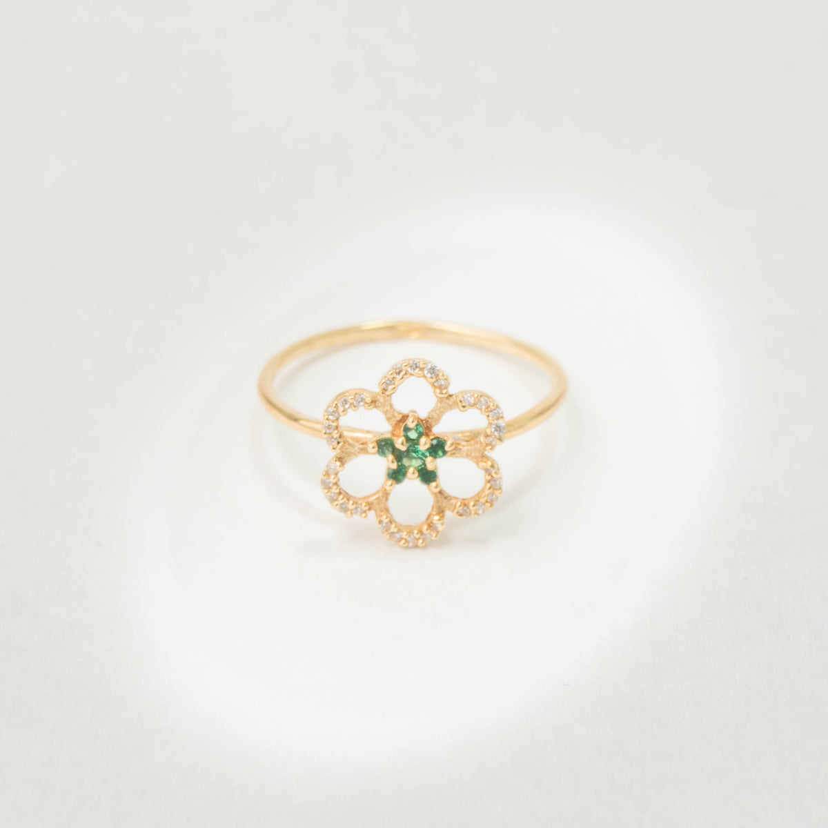 Anillo flor elegancia