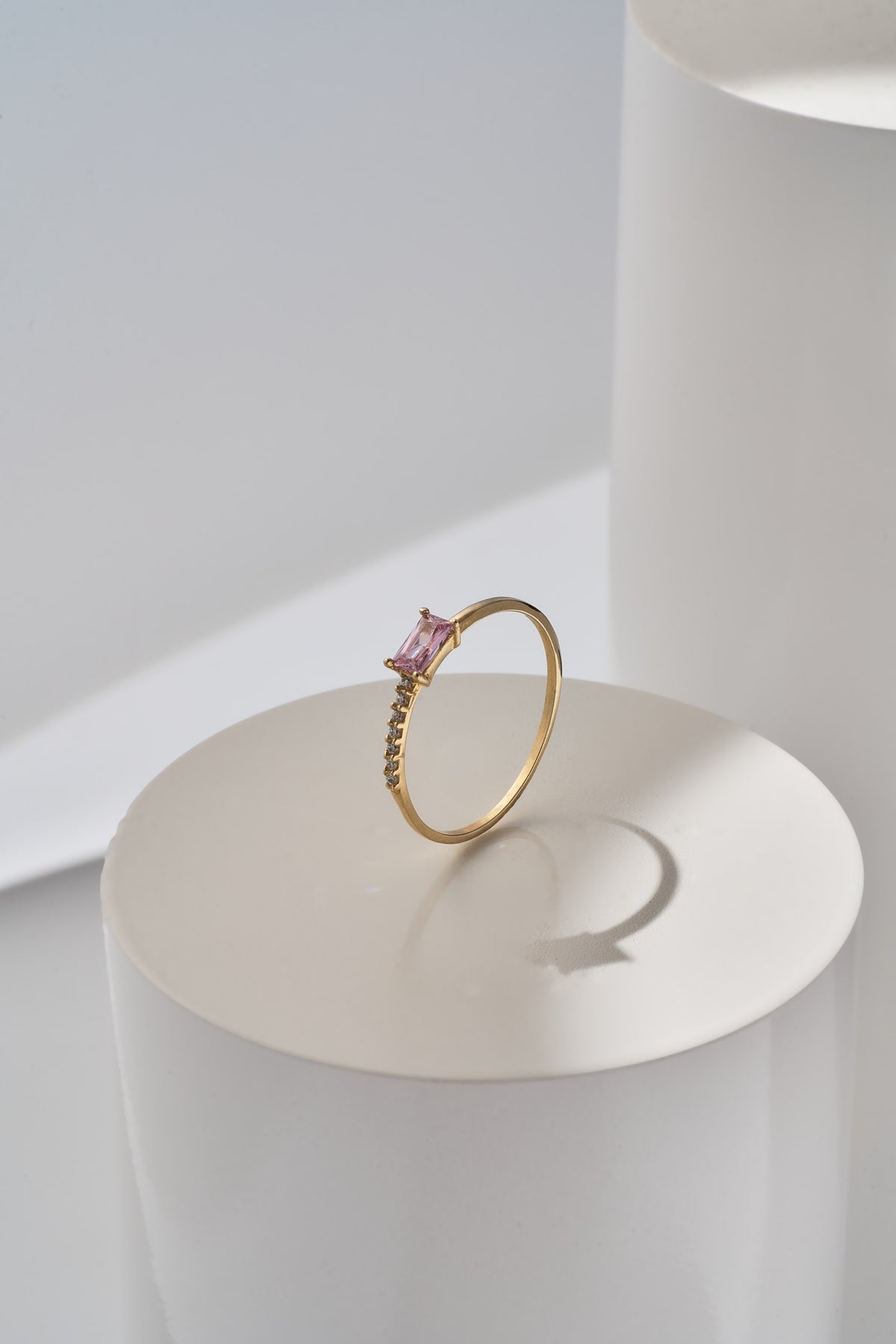 Anillo piedra rosada rectángular