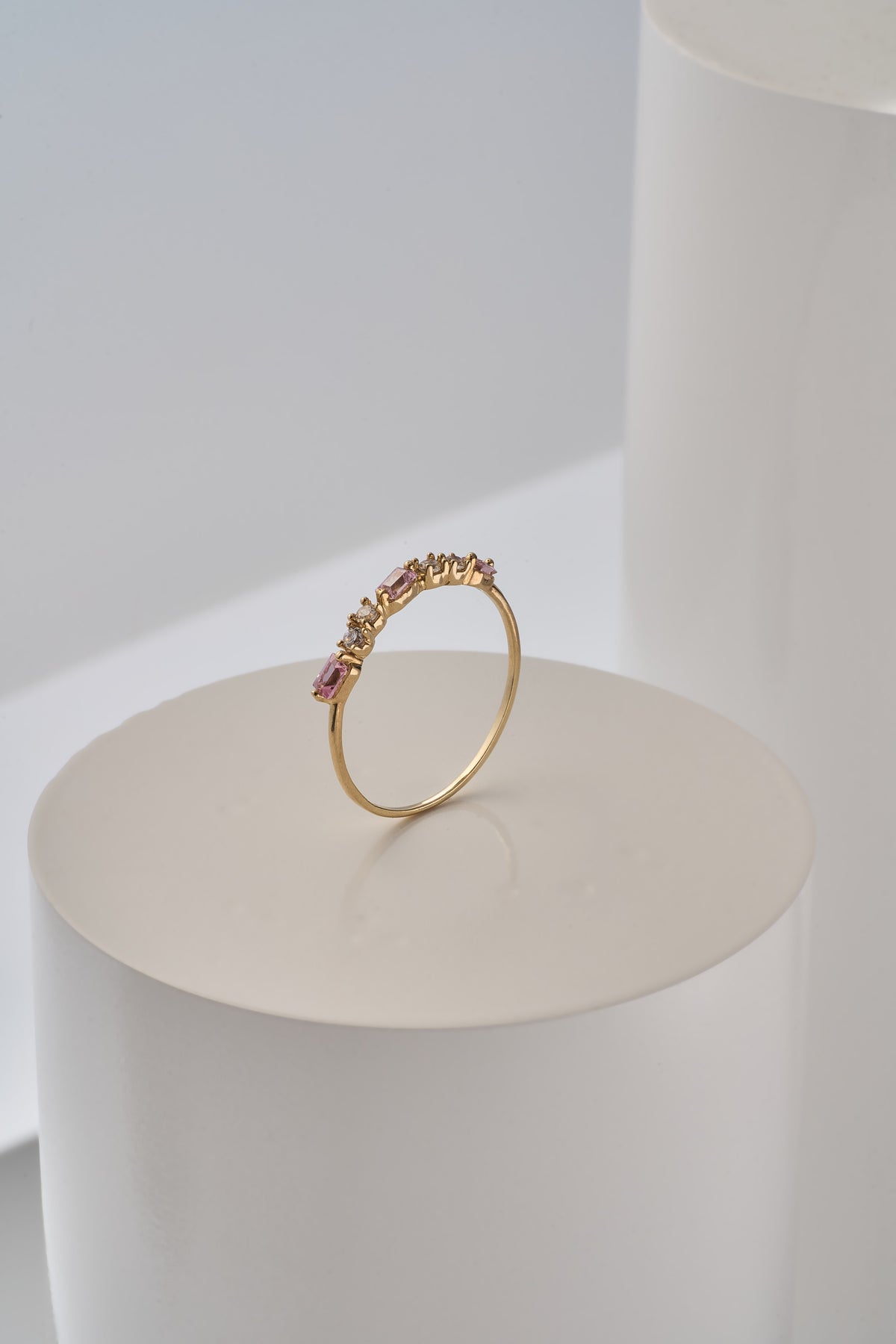 Anillo churumbela, piedra rosa, blanca