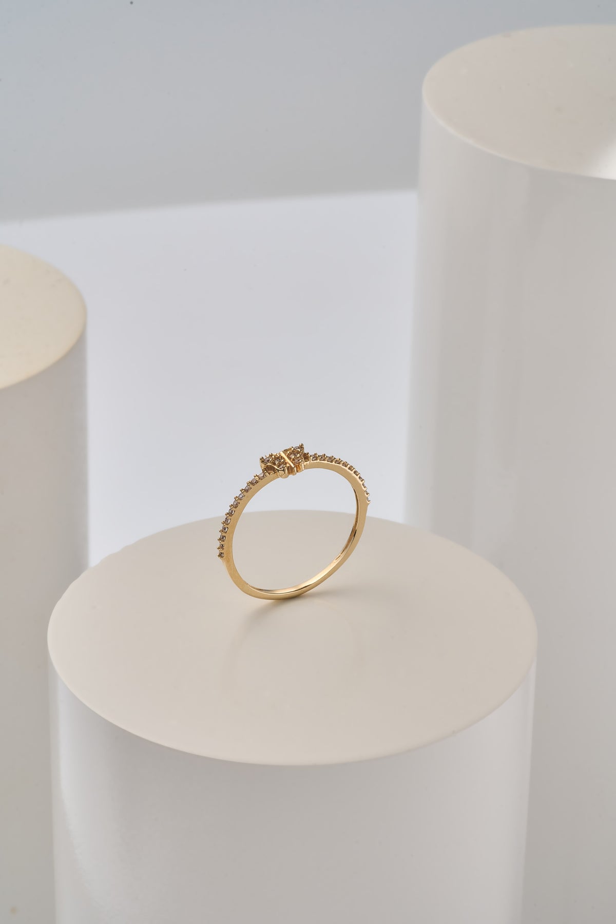 Anillo mariposa piedra blanca