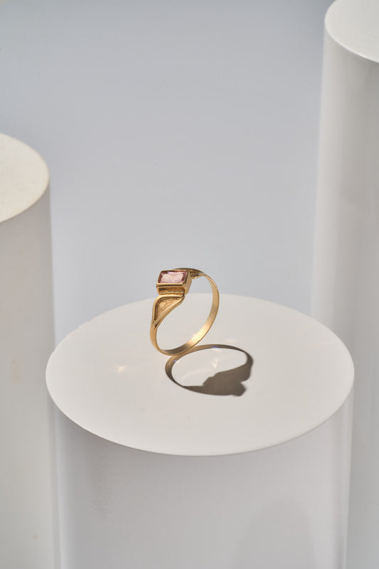 Anillo plano piedra rectángular rosa