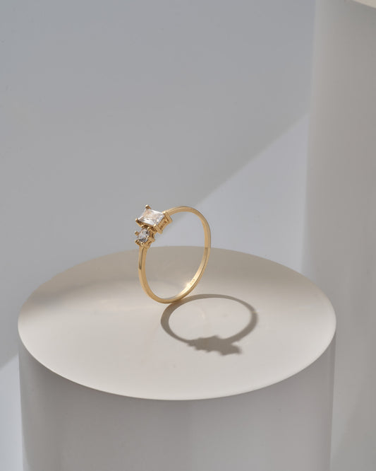 Anillo rectángular piedra blanca