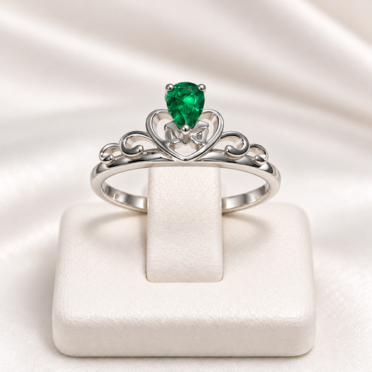 Anillo de 15 Años Corona con Piedra Verde en Oro 18K